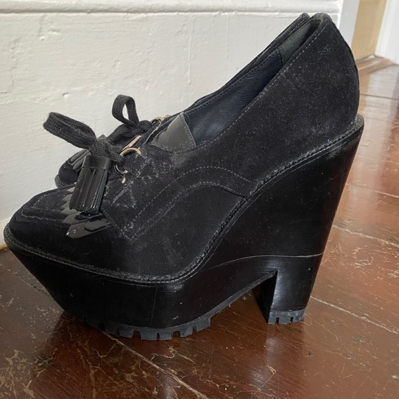 Burberry Prorsum Black Suede platforms silver loops/patent leather details - Picture 6 of 15